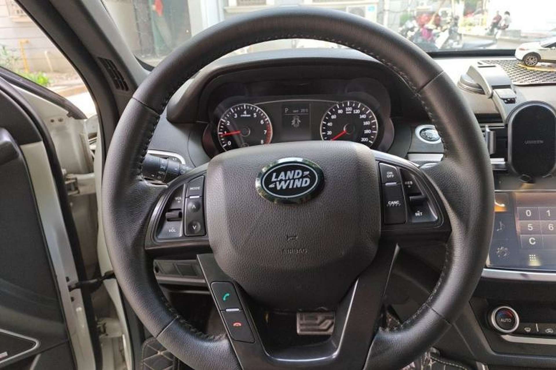 Used Land X7 2015 2.0T Panoramic Prestige Edition Steering Wheel