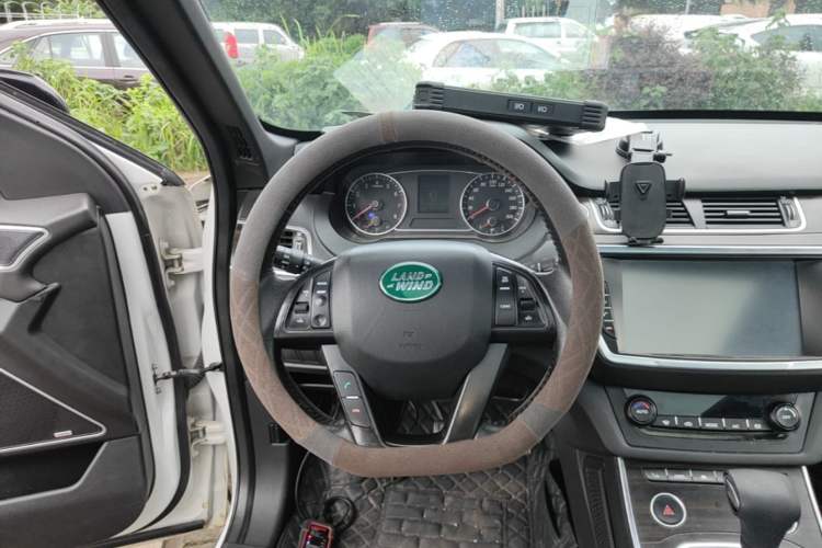 Used Land X7 2015 2.0T Panoramic Prestige Edition Steering Wheel