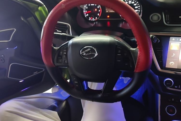 Used Land X7 2015 2.0T Panoramic Prestige Edition Steering Wheel