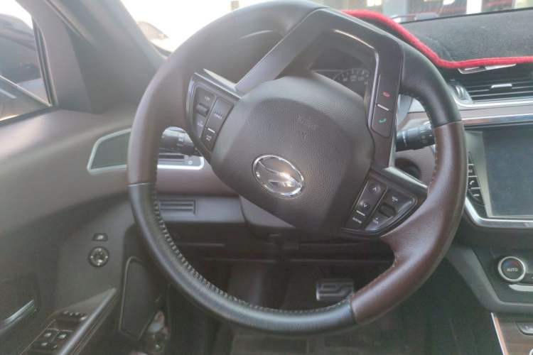 Used Land X7 2015 2.0T Panoramic Prestige Edition Steering Wheel
