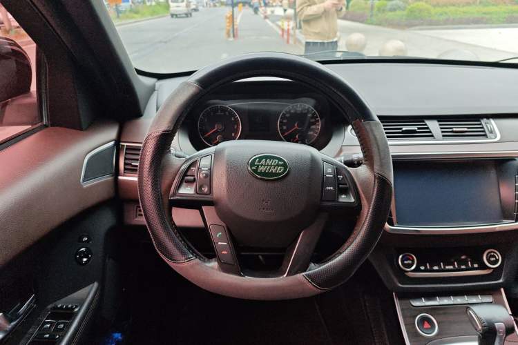 Used Land X7 2015 2.0T Panoramic Prestige Edition Steering Wheel