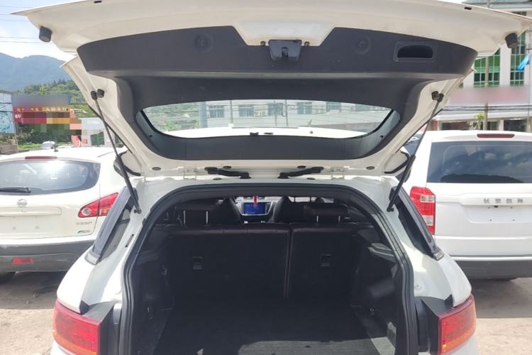 Used Land X7 2015 2.0T Panoramic Prestige Edition Trunk