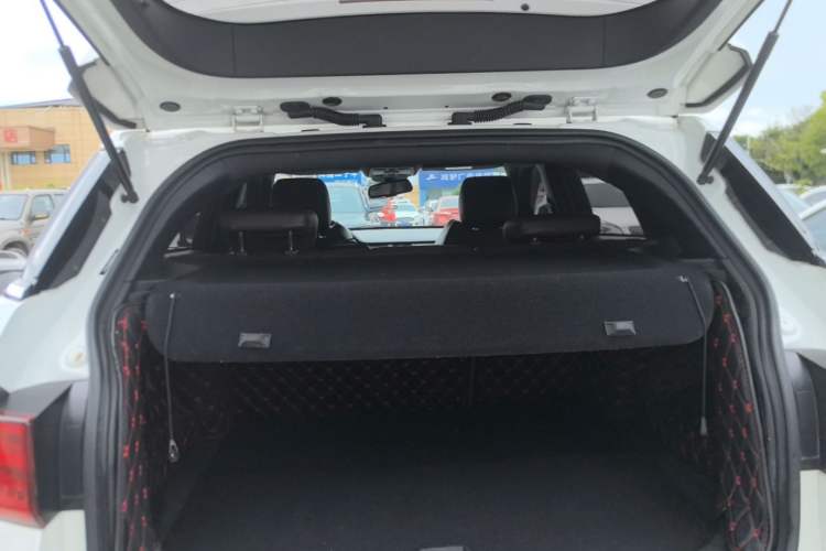 Used Land X7 2015 2.0T Panoramic Prestige Edition Trunk