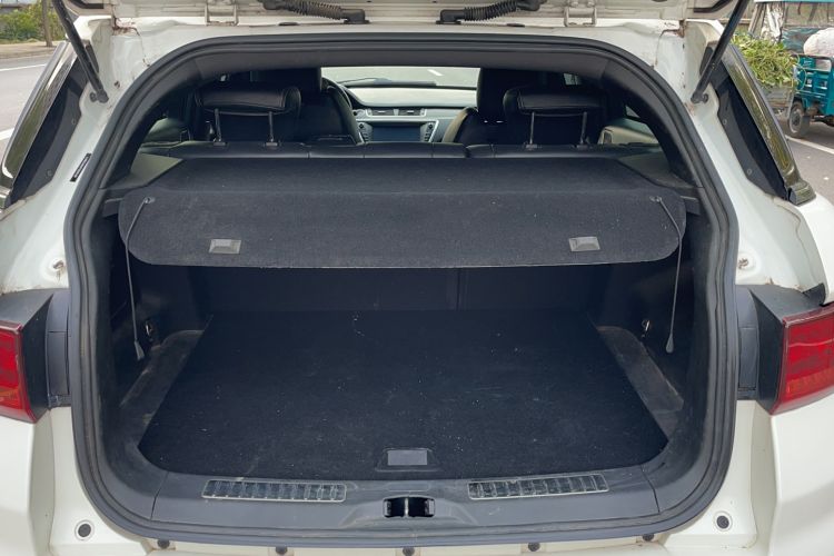 Used Land X7 2015 2.0T Panoramic Prestige Edition Trunk