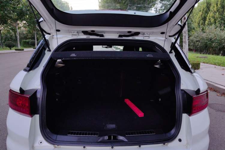 Used Land X7 2015 2.0T Panoramic Prestige Edition Trunk