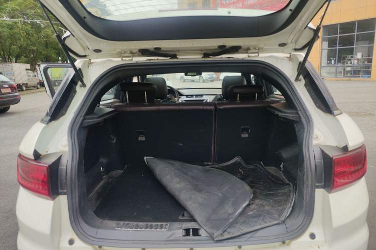 Used Land X7 2015 2.0T Panoramic Prestige Edition Trunk