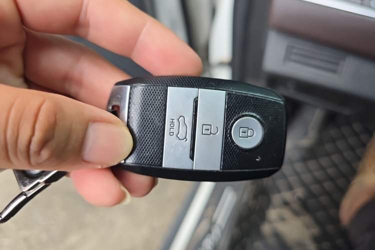 Used Land X7 2015 2.0T Panoramic Luxury Edition Vehicle Key