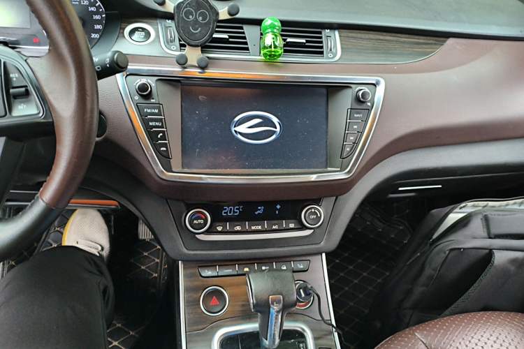 Used Land X7 2015 2.0T Panoramic Prestige Edition Audio And AC Panel