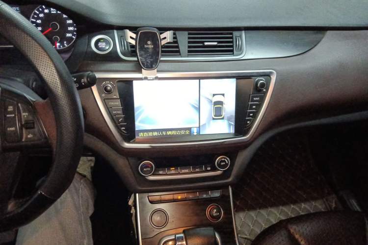 Used Land X7 2015 2.0T Panoramic Prestige Edition Audio And AC Panel