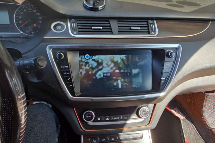 Used Land X7 2015 2.0T Panoramic Luxury Edition Audio And AC Panel