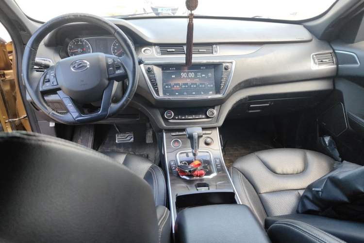 Used Land X7 2015 2.0T Panoramic Prestige Edition Center Console