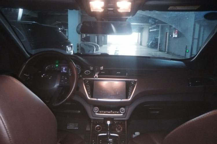 Used Land X7 2015 2.0T Panoramic Prestige Edition Center Console