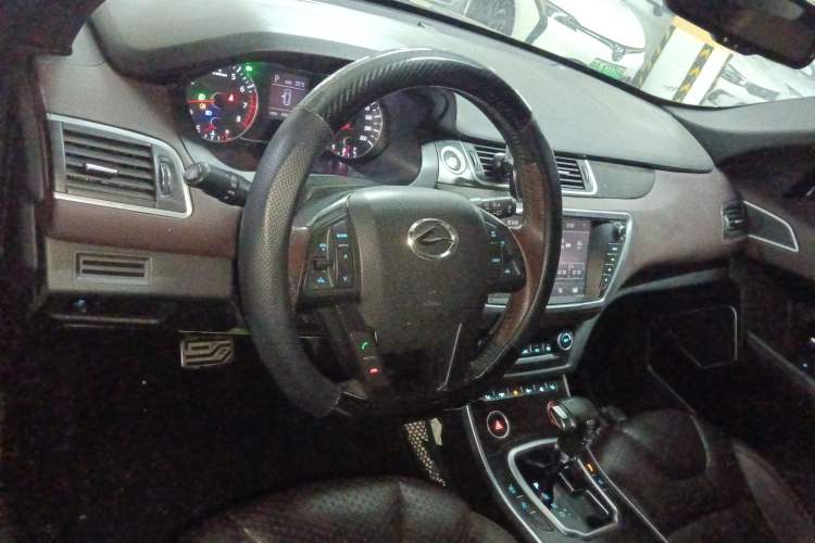 Used Land X7 2015 2.0T Panoramic Prestige Edition Center Console