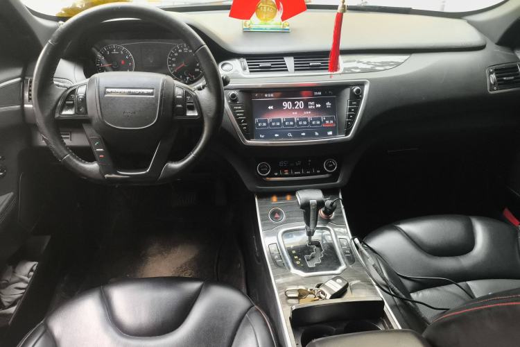 Used Land X7 2015 2.0T Panoramic Luxury Edition Center Console