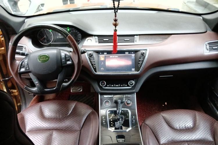 Used Land X7 2015 2.0T Panoramic Prestige Edition Center Console