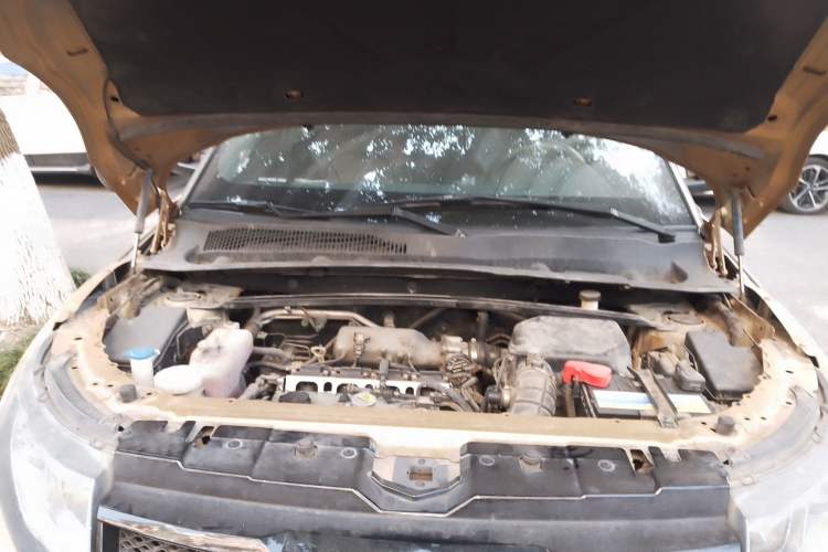 Used Land X7 2015 2.0T Panoramic Prestige Edition Engine Bay