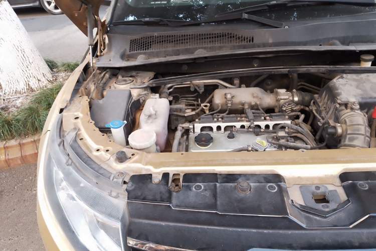 Used Land X7 2015 2.0T Panoramic Prestige Edition Engine Bay Right