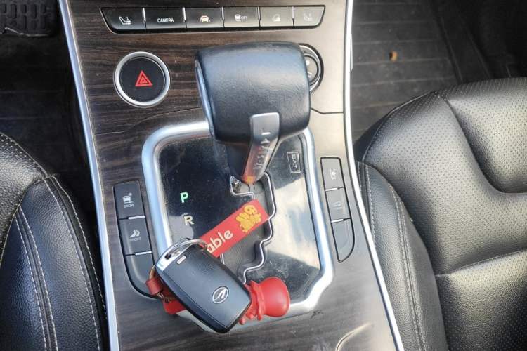 Used Land X7 2015 2.0T Panoramic Prestige Edition Gear Lever