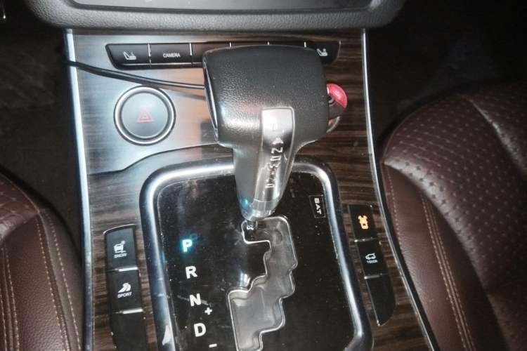 Used Land X7 2015 2.0T Panoramic Prestige Edition Gear Lever