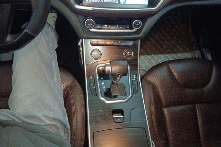Used Land X7 2015 2.0T Panoramic Prestige Edition Gear Lever