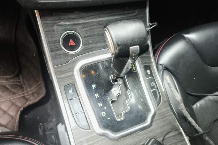 Used Land X7 2015 2.0T Panoramic Luxury Edition Gear Lever