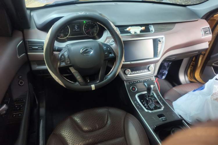 Used Land X7 2015 2.0T Panoramic Prestige Edition Interior 2