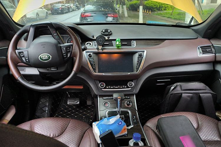 Used Land X7 2015 2.0T Panoramic Prestige Edition Interior 2