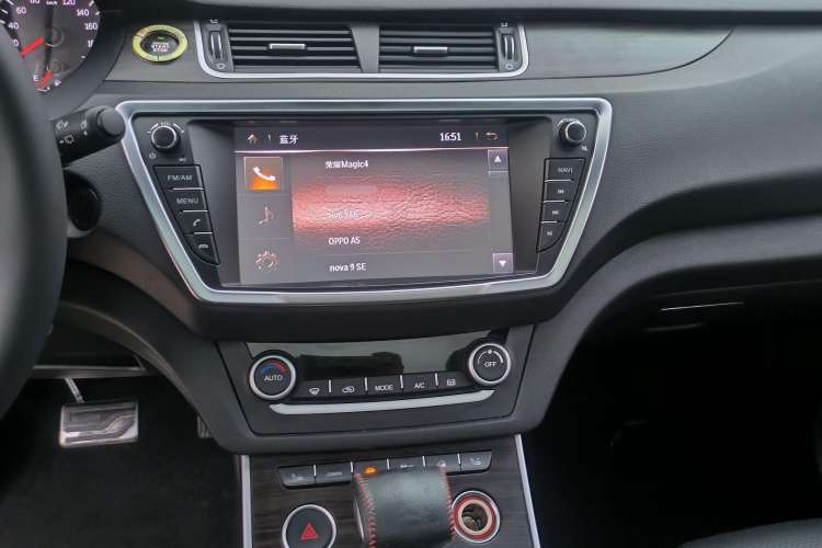 Used Land X7 2015 2.0T Panoramic Prestige Edition Interior 3