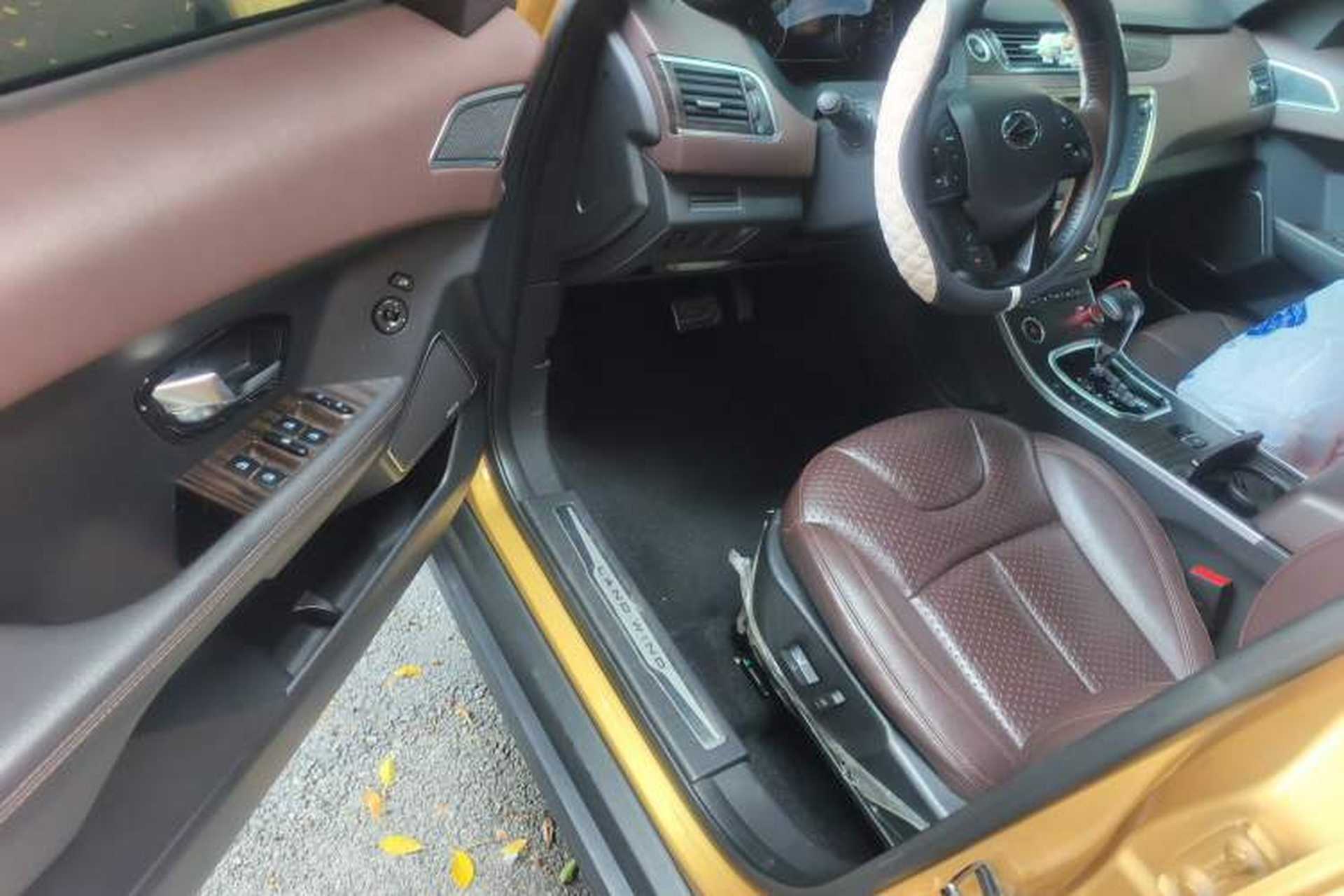 Used Land X7 2015 2.0T Panoramic Prestige Edition Interior 3