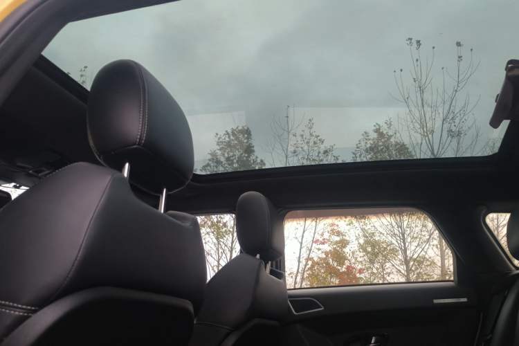 Used Land X7 2015 2.0T Panoramic Prestige Edition Interior 4
