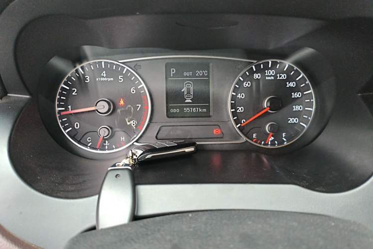 Used Land X7 2015 2.0T Panoramic Prestige Edition Odometer Close Up