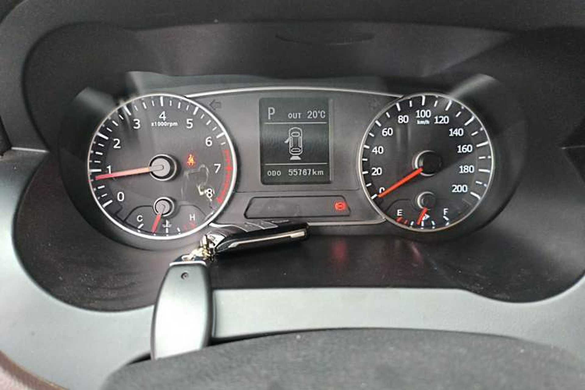 Used Land X7 2015 2.0T Panoramic Prestige Edition Odometer Close Up