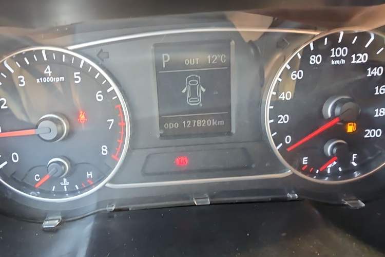 Used Land X7 2015 2.0T Panoramic Luxury Edition Odometer Close Up