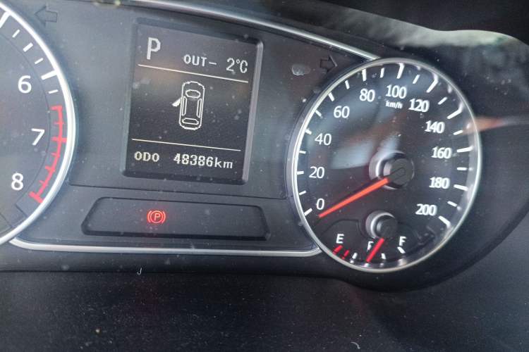 Used Land X7 2015 2.0T Panoramic Prestige Edition Odometer Close Up