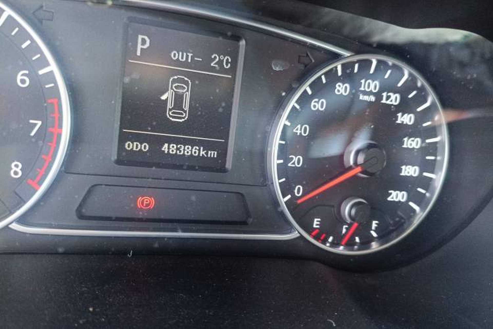 Used Land X7 2015 2.0T Panoramic Prestige Edition Odometer Close Up