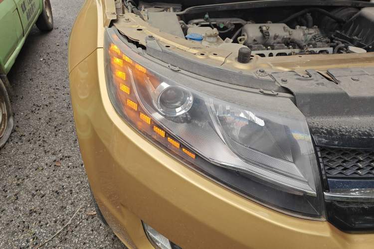 Used Land X7 2015 2.0T Panoramic Flagship Edition Right Front Headlight