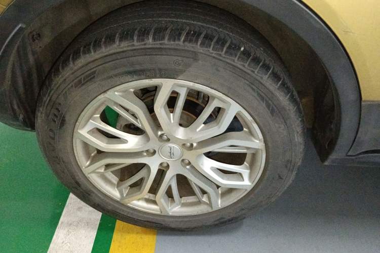 Used Land X7 2015 2.0T Panoramic Prestige Edition Right Rear Wheel Hub