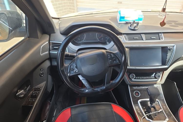 Used Land X7 2015 2.0T Panoramic Luxury Edition Steering Wheel