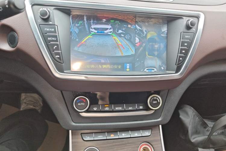Used Land X7 2016 2.0T Panoramic Prestige Edition Audio And AC Panel