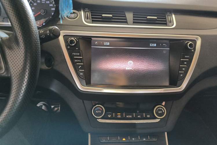 Used Land X7 2016 2.0T Panoramic Prestige Edition Audio And AC Panel
