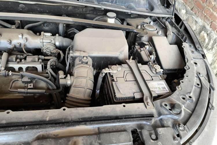 Used Land X7 2016 2.0T Panoramic Prestige Edition Engine Bay Left