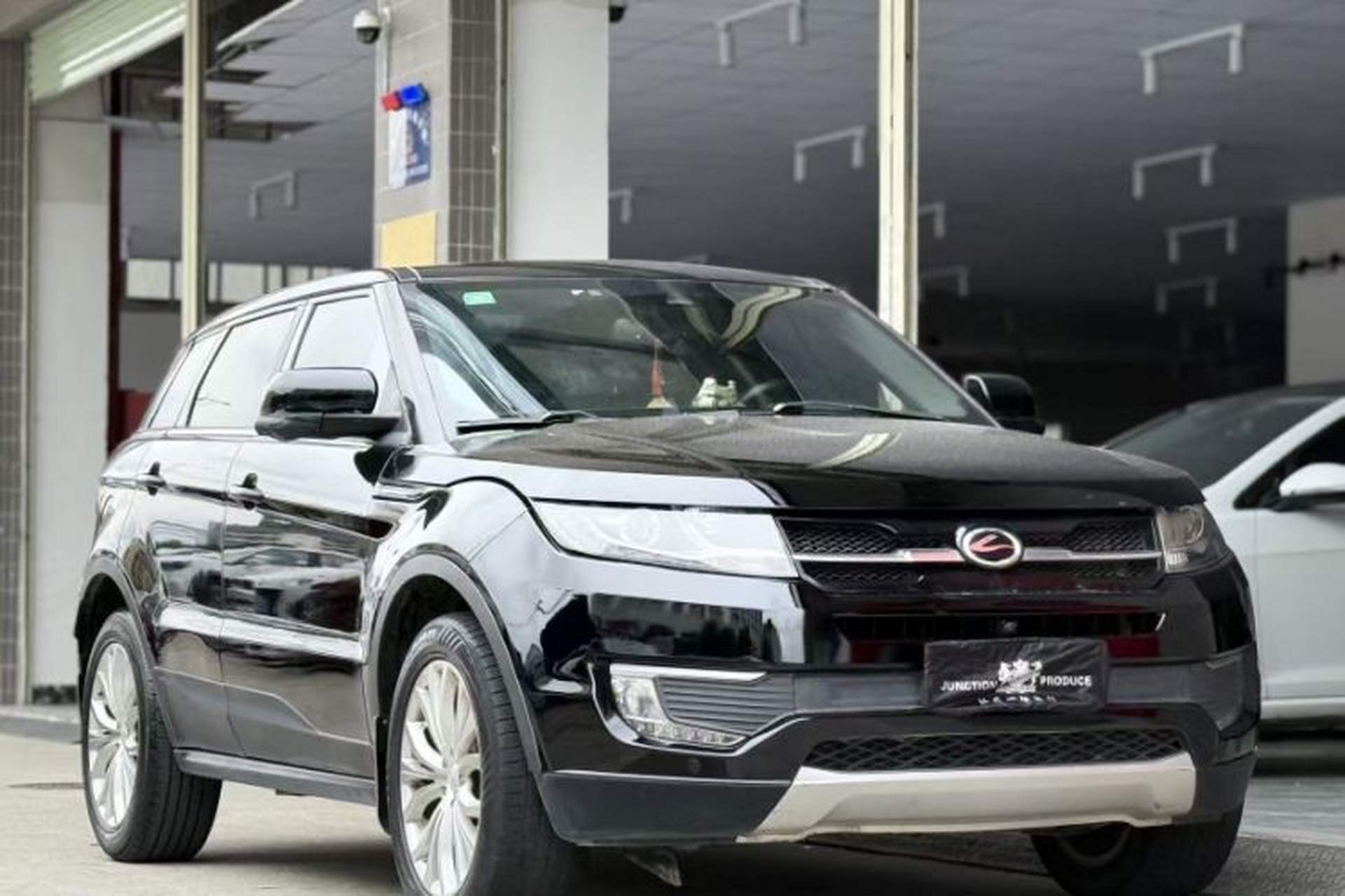 Used Land X7 2016 2.0T Panoramic Prestige Edition Exterior 6