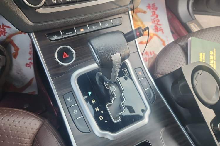 Used Land X7 2016 2.0T Panoramic Prestige Edition Gear Lever