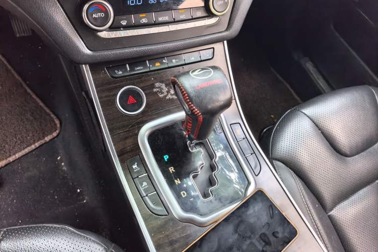 Used Land X7 2016 2.0T Panoramic Prestige Edition Gear Lever