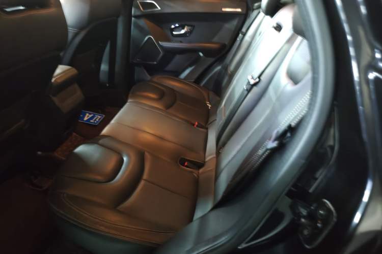 Used Land X7 2016 2.0T Panoramic Prestige Edition Interior 4