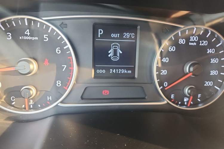 Used Land X7 2016 2.0T Panoramic Prestige Edition Odometer Close Up