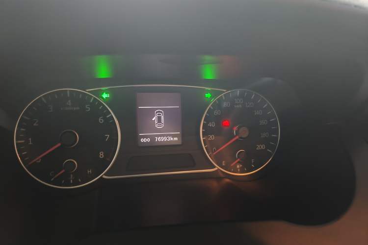 Used Land X7 2016 2.0T Panoramic Prestige Edition Odometer Close Up