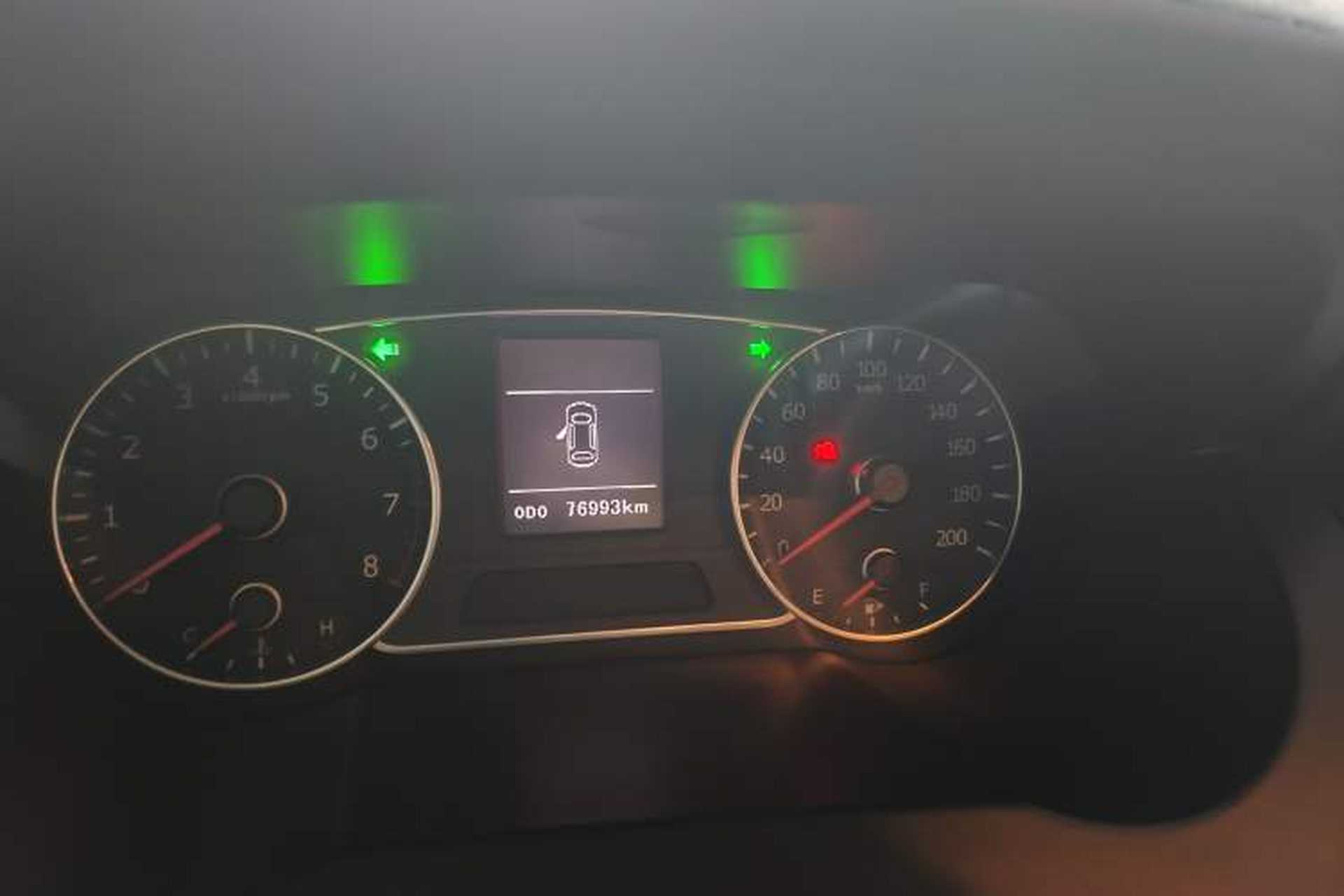Used Land X7 2016 2.0T Panoramic Prestige Edition Odometer Close Up