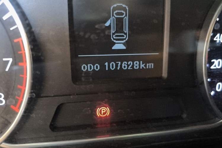 Used Land X7 2016 2.0T Panoramic Prestige Edition Odometer Close Up
