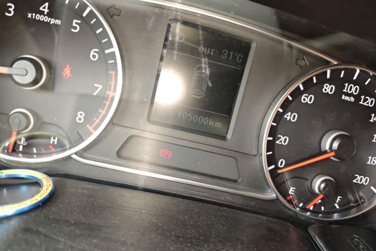 Used Land X7 2016 2.0T Panoramic Prestige Edition Odometer Close Up